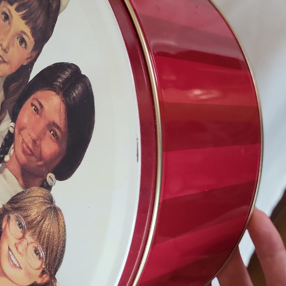 American Girl Pleasant Company Hallmark 2003 Tin Round Box 8" - Picture 7 of 14